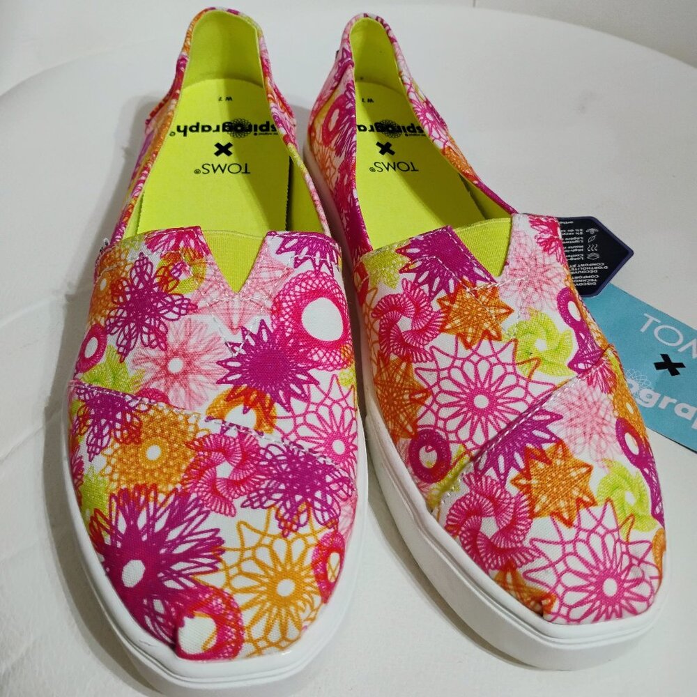 Women's slip on Toms size 7